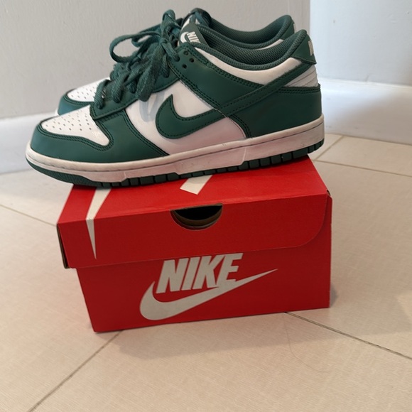 Nike Dunk Low Youth/Big Kids size 7 - Picture 4 of 13